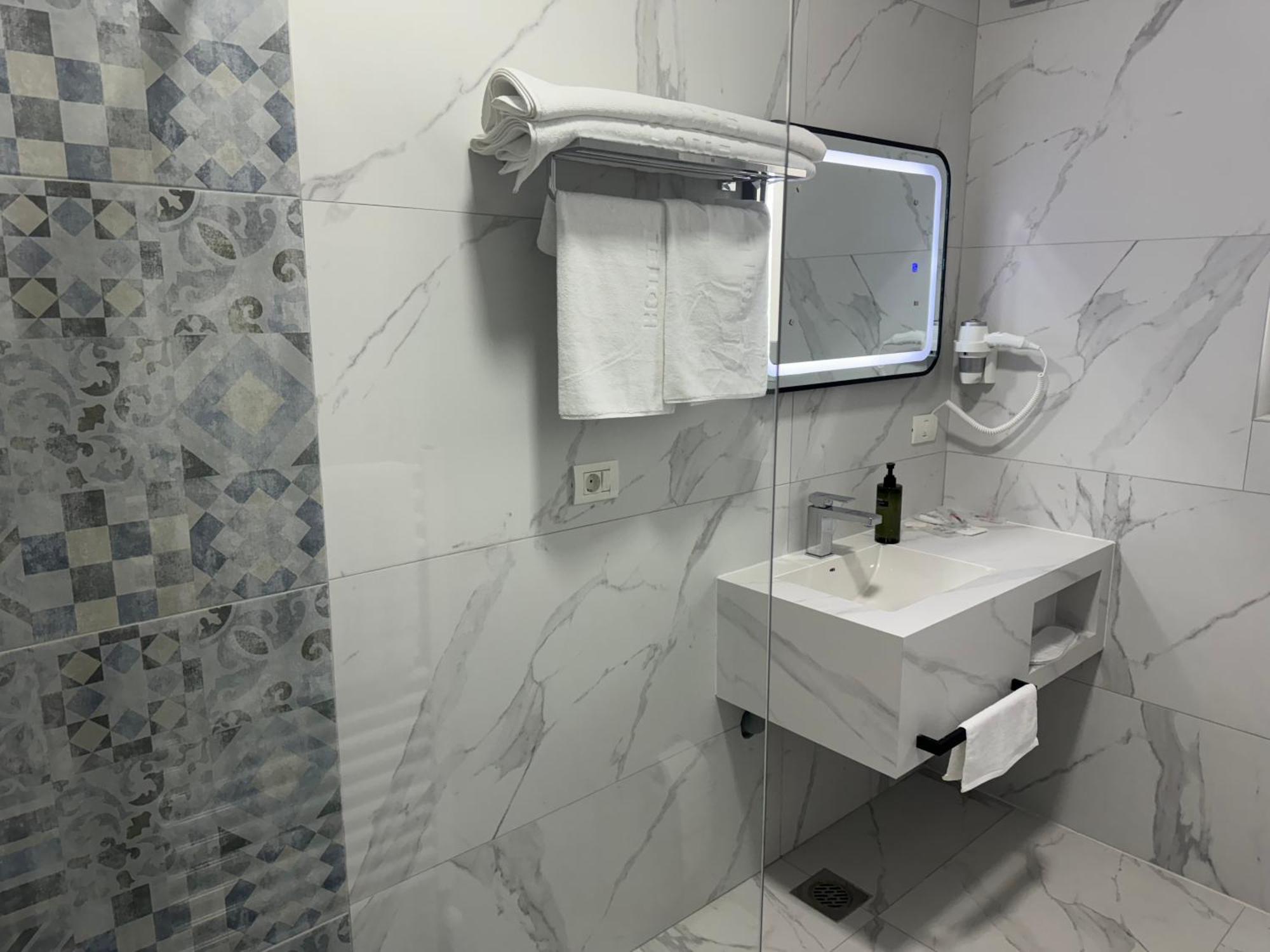 Hotel Le Manoir Gostivar Esterno foto
